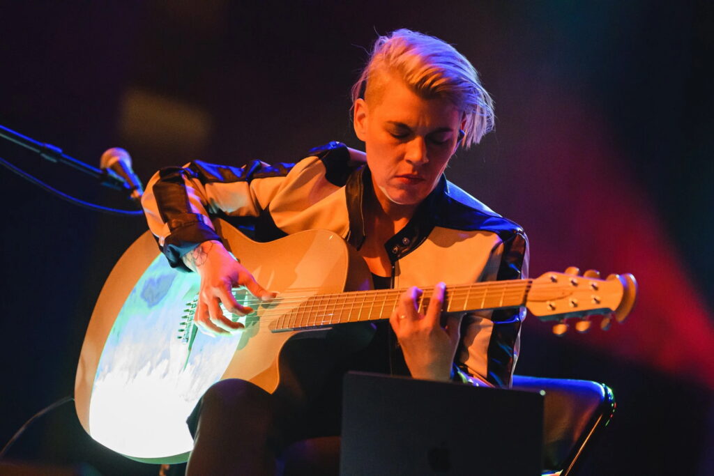 Kaki King playing guitar